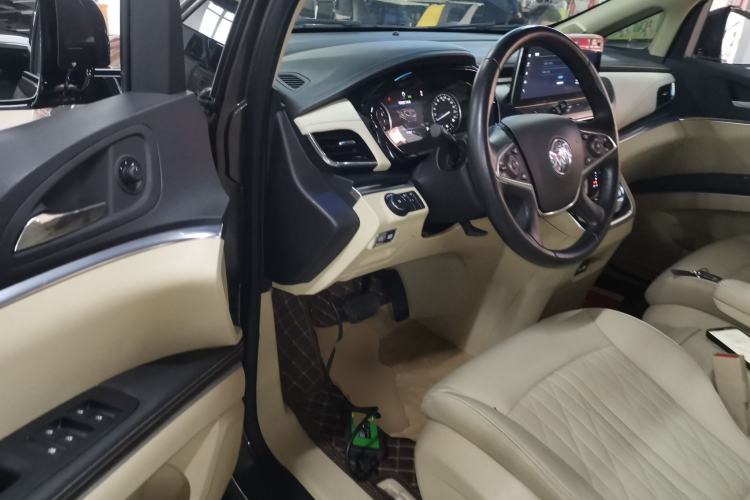 Used Buick GL8 2023 Facelifted Land Cruiser Executive Luxury Version