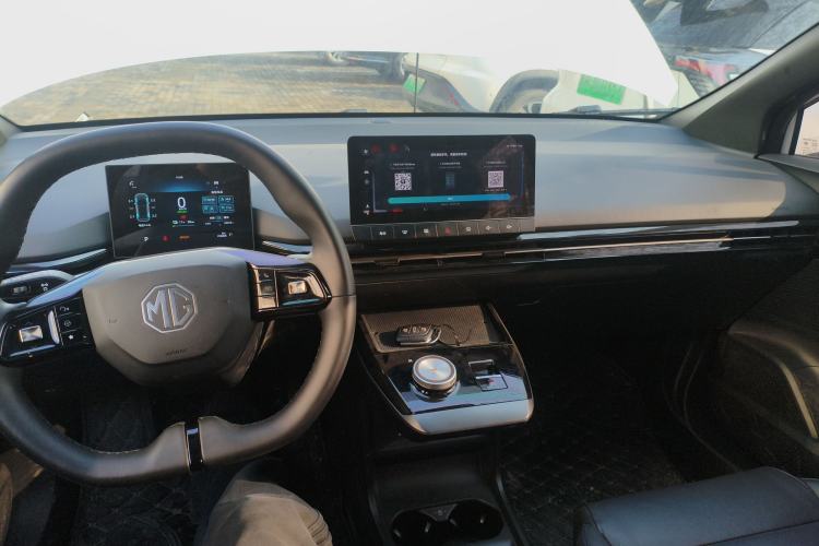 Used MG 4 EV 2022 425 km Luxury Edition Interior 2