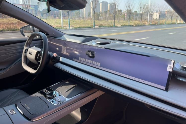 Used Geely Galaxy E8 2025 700 km Long-Range Intelligent Driving Version Interior 9