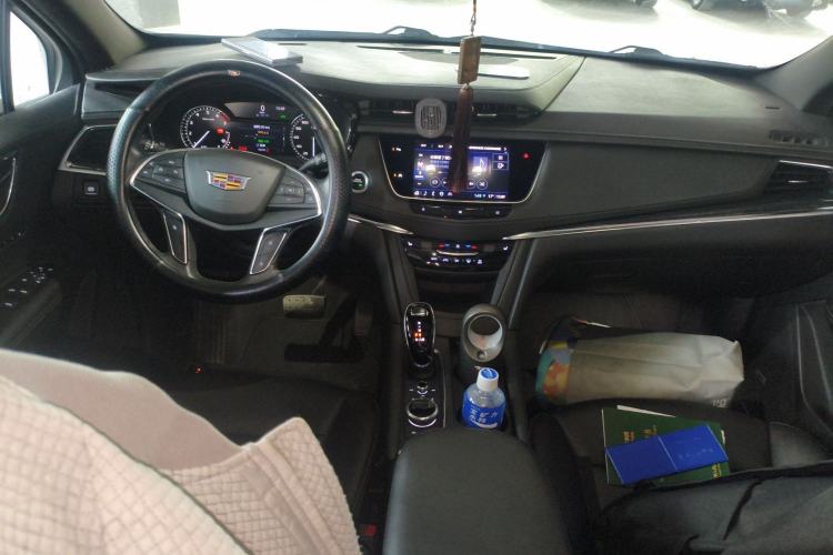 Used Cadillac XT5 2021 2.0T Two-Wheel Drive Luxury Version Center Console