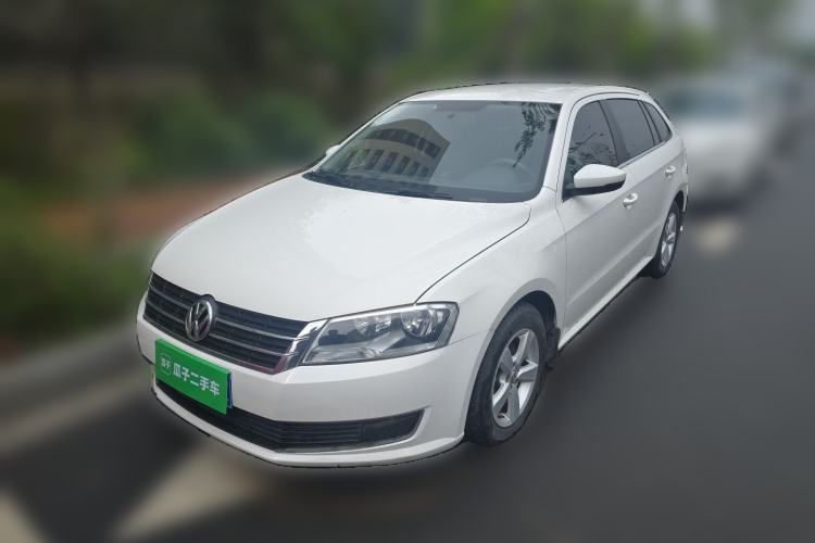 Used Volkswagen Gran Lavida 2013 1.6L Manual Fashion Model