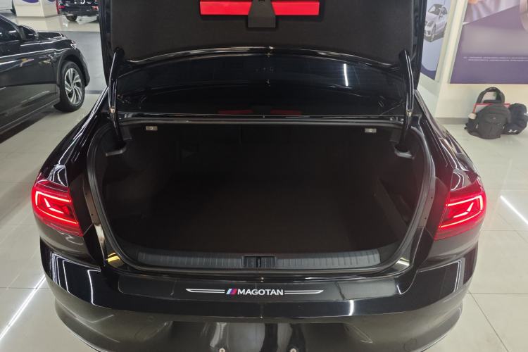 Used Volkswagen Magotan 2025 Zhongxiang Version 330TSI DSG Luxury Edition
