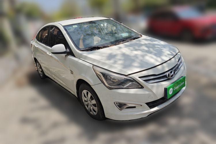 Used Hyundai Verna (older generation) 2014 1.4L Manual Smart GLS Trim Front Right 45 Deg