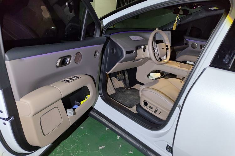 Used Li Auto Li Auto i6 2025 Model Four-Wheel-Drive Standard Type
