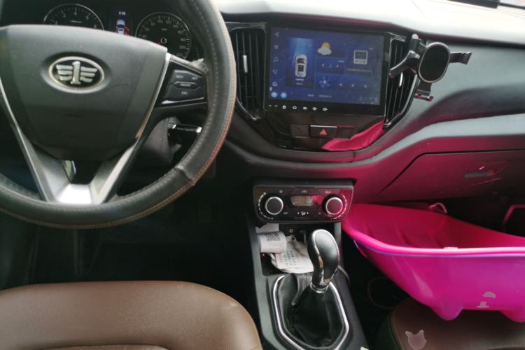 Used FAW Senya R7 2016 1.6L Manual Smart Version Center Console