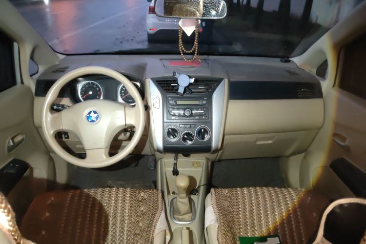 Used Venucia D50 2013 1.6L Manual Fashion Edition Center Console