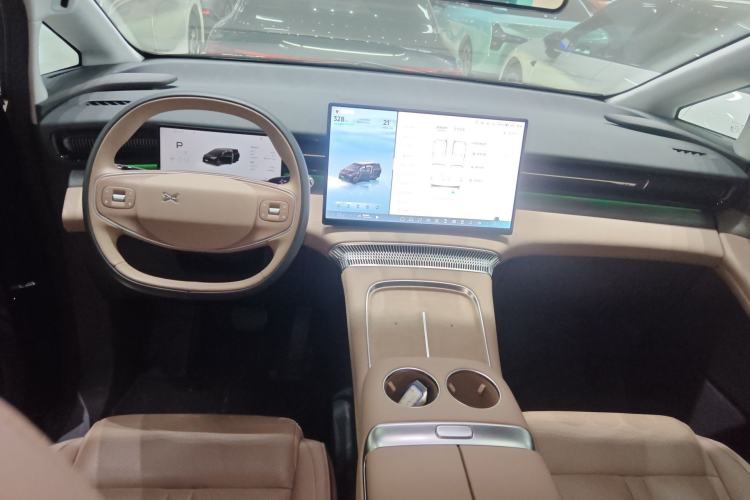 Used XPeng X9 2025 740 Ultra-Long Range Max Center Console