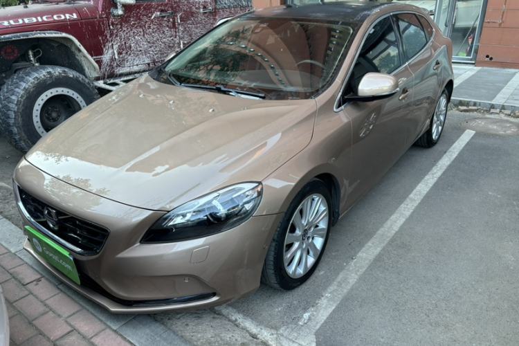 Used Volvo V40 2015 1.6T Zhiya Edition
