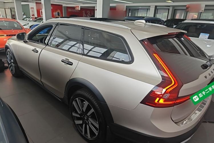 Used Volvo V90 2025 Cross Country B5 AWD Prestige Edition
