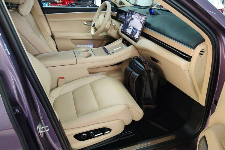 Used Hima AITO M5 2025 Extended-Range Ultra All-Wheel-Drive Version
