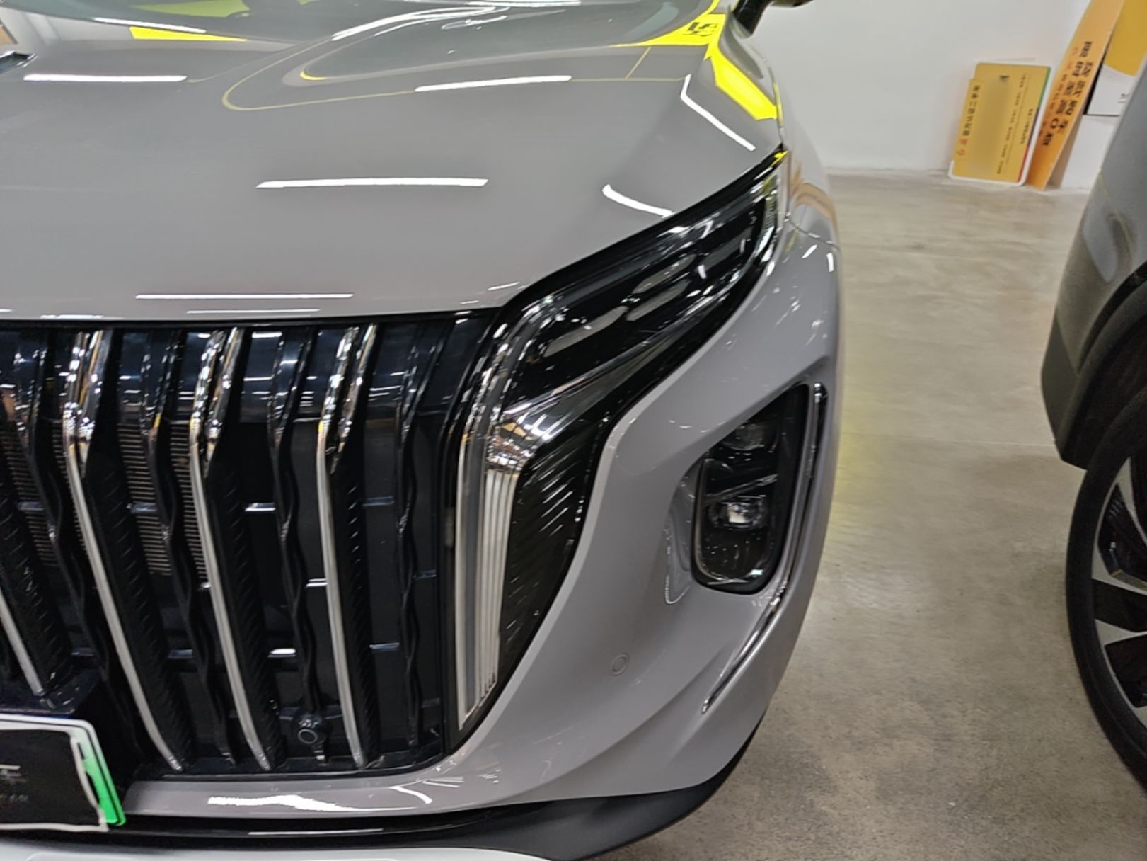 Hongqi HS7 PHEV 2024 2.0T PHEV Four-Wheel-Drive Flagship Edition 6 Seats — снимка 8
