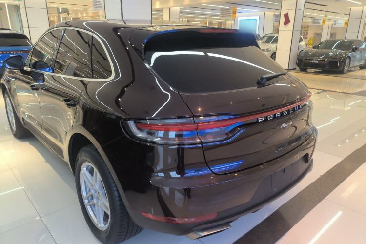 Used Porsche Macan 2018 Macan 2.0T Rear Left 45 Deg