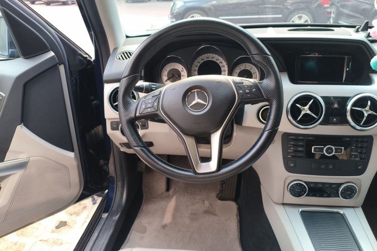 Used Mercedes-Benz GLK-Class 2013 GLK 300 4MATIC Dynamic Sunroof Model Steering Wheel