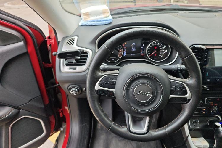 Used Jeep Compass 2017 200T Automatic Family Edition Steering Wheel