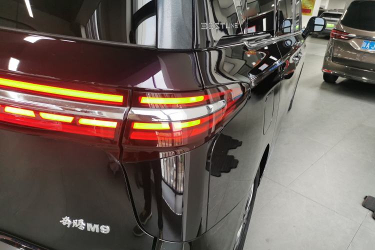 Used Bestune M9 2023 2.0T Prestige Edition
