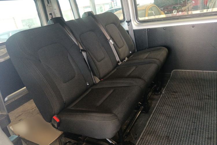 Used JMC Fushun 2023 2.0T Manual Short Wheelbase Low-Roof Commercial Multi-Purpose Passenger Vehicle 6 Seats with Lift-Up Tailgate
