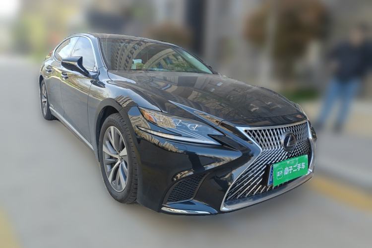Used Lexus LS 2020 500h Excellence Edition China VI standard Front Right 45 Deg