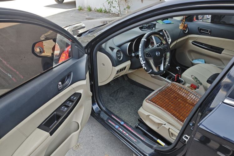 Used CHANGAN Eado 2012 1.6L Manual Luxury Model China IV Standard Driver Seat