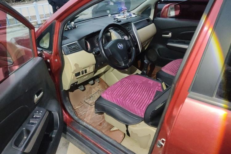 Used Venucia R50 2013 1.6L Manual Luxury Edition