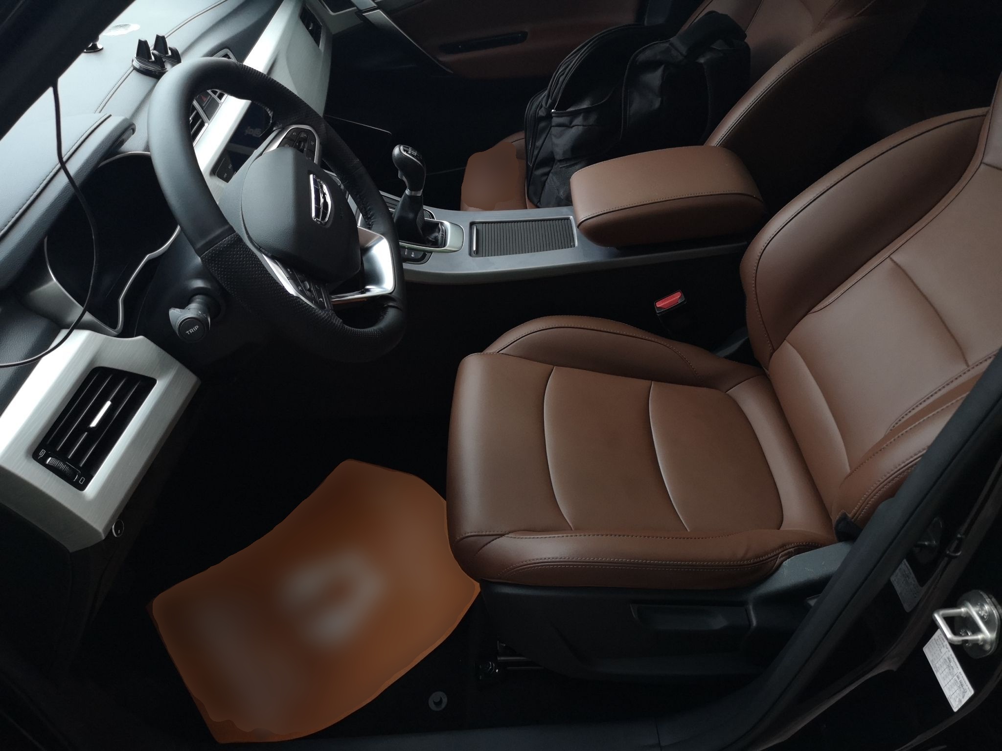 المقاعد الأمامية داخل السيارة