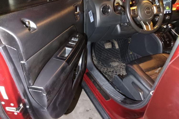 Used Jeep Patriot 2014 2.4L Sport Edition Interior 3