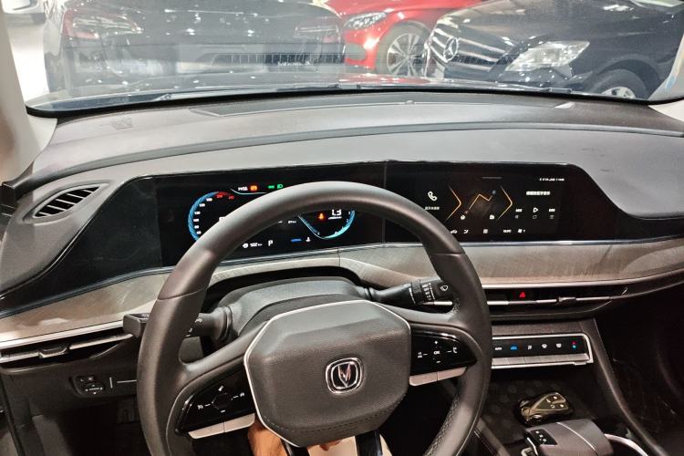 Used CHANGAN Eado 2023 Changan Edition PLUS Blue Whale NE 1.4T GDI DCT Prestige Version Center Console