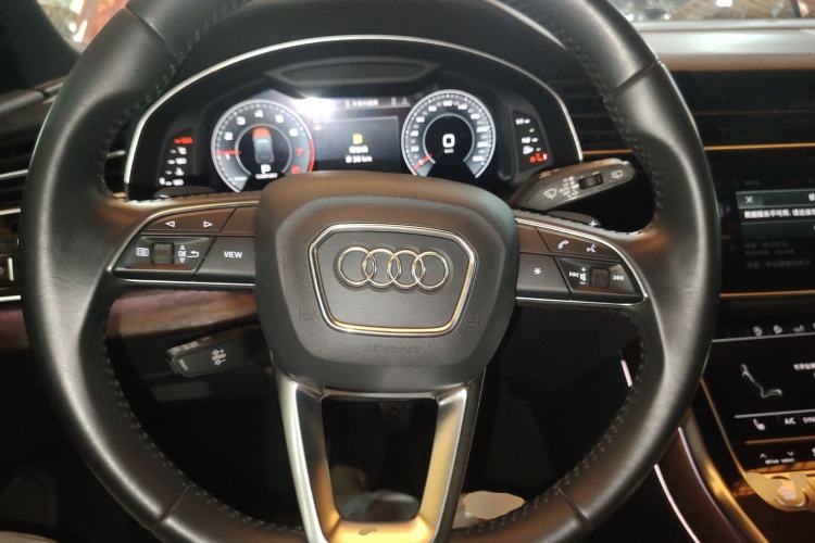 Used Audi Q7 2020 55 TFSI quattro S line sports model Steering Wheel