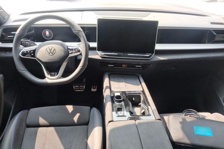 Used Volkswagen Teramont 2025 Tiguan Pro 450TSI Four-Wheel Drive Summit Edition Center Console