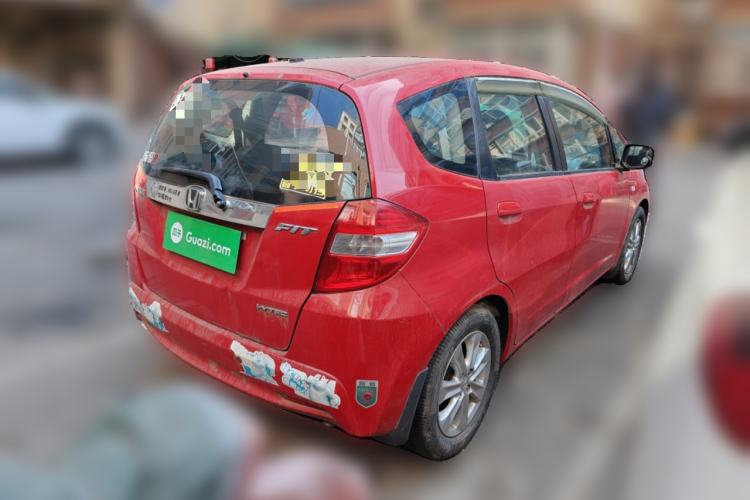Used Honda Fit 2011 1.5L manual luxury version
