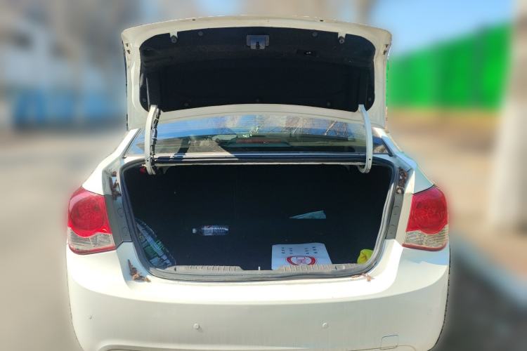 Used Chevrolet Cruze 2011 1.6L SE MT Transformers Edition Trunk