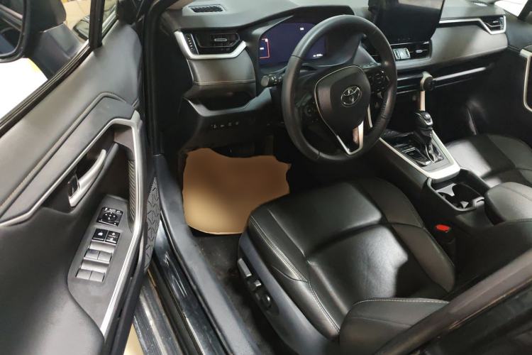 Used Toyota Wildlander 2023 2.0L CVT Two-Wheel Drive Luxury PLUS Edition Driver Seat