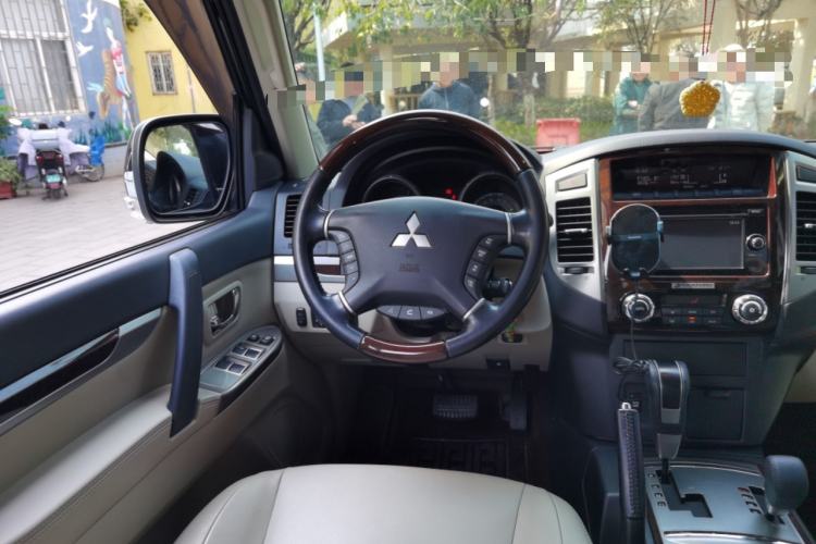 Used Mitsubishi Pajero 