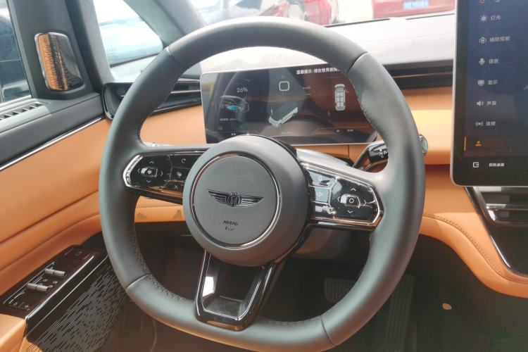 Used Geely Galaxy LEVC L380 2024 140-Degree 6-Seater All-Wheel-Drive Ultra Steering Wheel