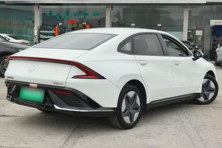 Used Wuling E5 2024 410 km Standard Version Exterior 2