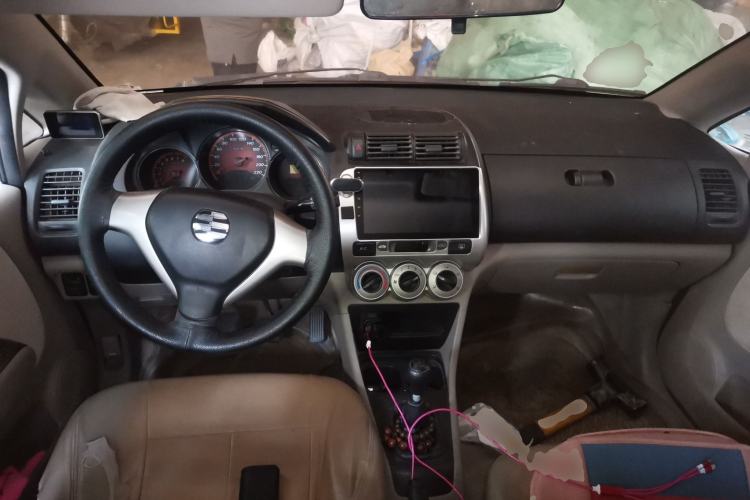 Used Everus S1 2012 1.3L Manual Comfort Edition Center Console