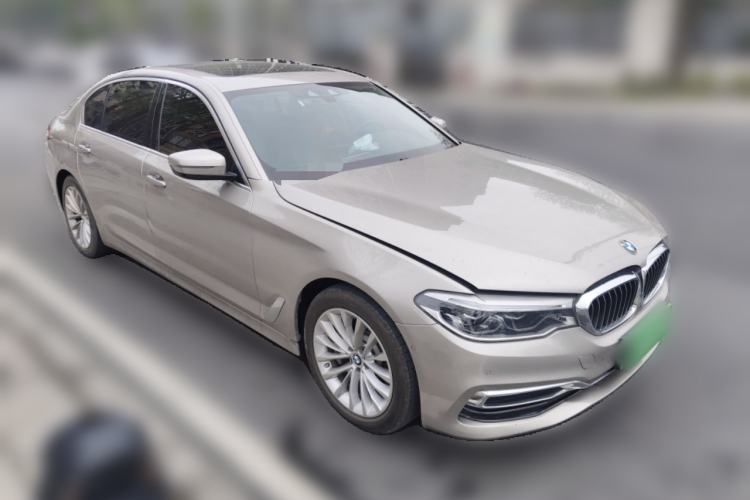 Used BMW 5 Series New Energy 2020 Mileage Upgrade Version 530Le Luxury Package Front Right 45 Deg