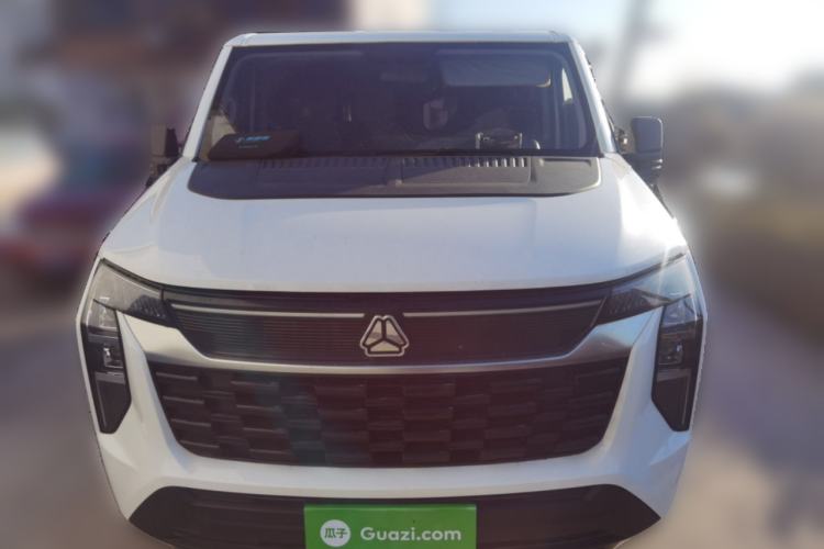 Used Sinotruk Pioneer V 2024 Multi-Function Edition 2.0T Manual Mid-Roof Low-Profile
