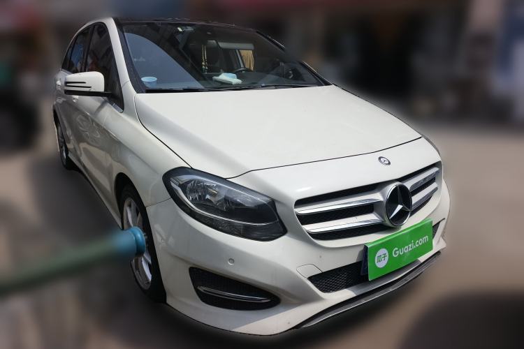 Used Mercedes-Benz B-Class 2015 B 200 Sport Edition Front Right 45 Deg