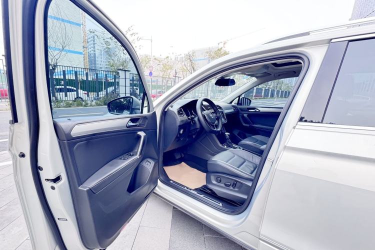 Used Volkswagen Tiguan L New Energy 2019 430 PHEV Hybrid Flagship Model Interior 8