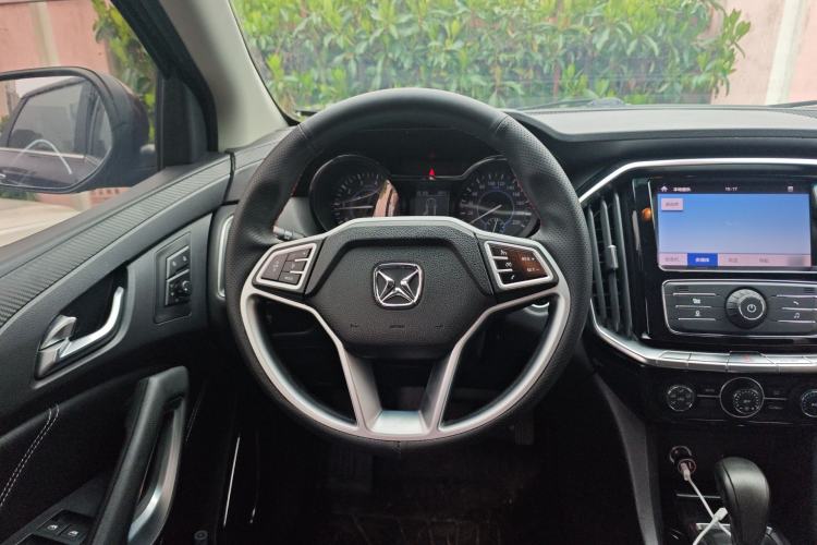 Used JMC Yusheng S350 2016 2.0T Automatic Two-Wheel Drive Gasoline Luxury Edition 5 Seats
