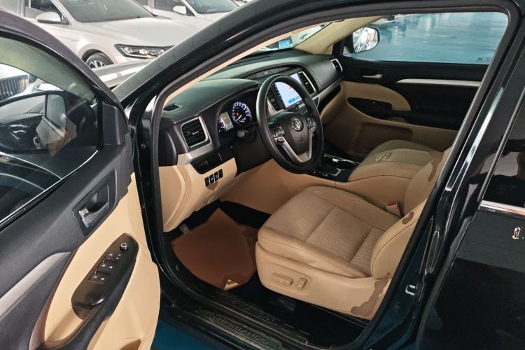Used Toyota Highlander 2018 2.0T Two-Wheel Drive Elite Edition 7 Seats Emission Standard China V Driver Seat