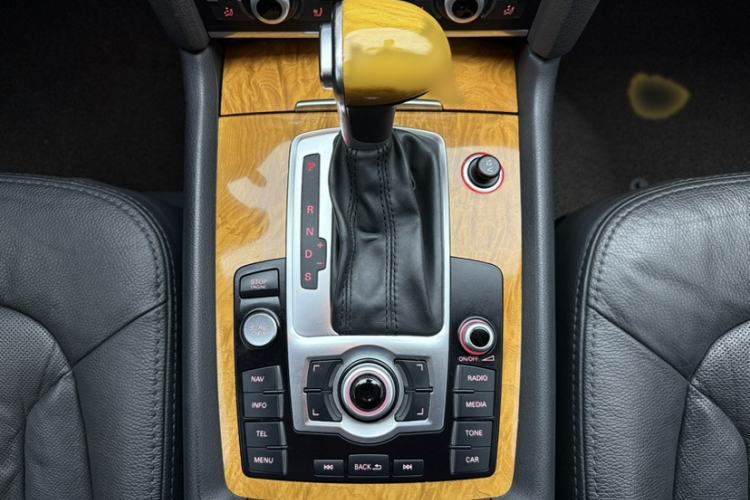 Used Audi Q7 2014 35 TFSI Off-road Model Interior 7