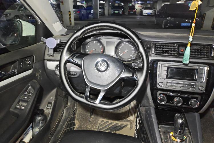 Used Volkswagen Sagitar 2015 1.6L Automatic Comfort Model Steering Wheel
