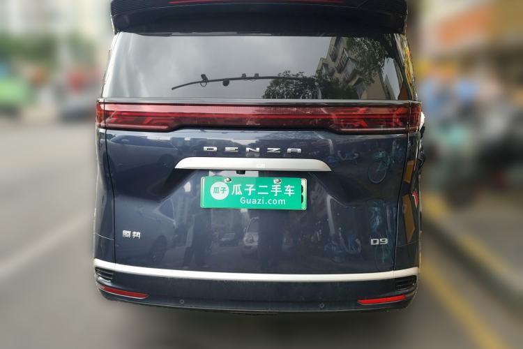 Used Denza D9 2022 DM-i 1040 Prestige Model Exterior 4