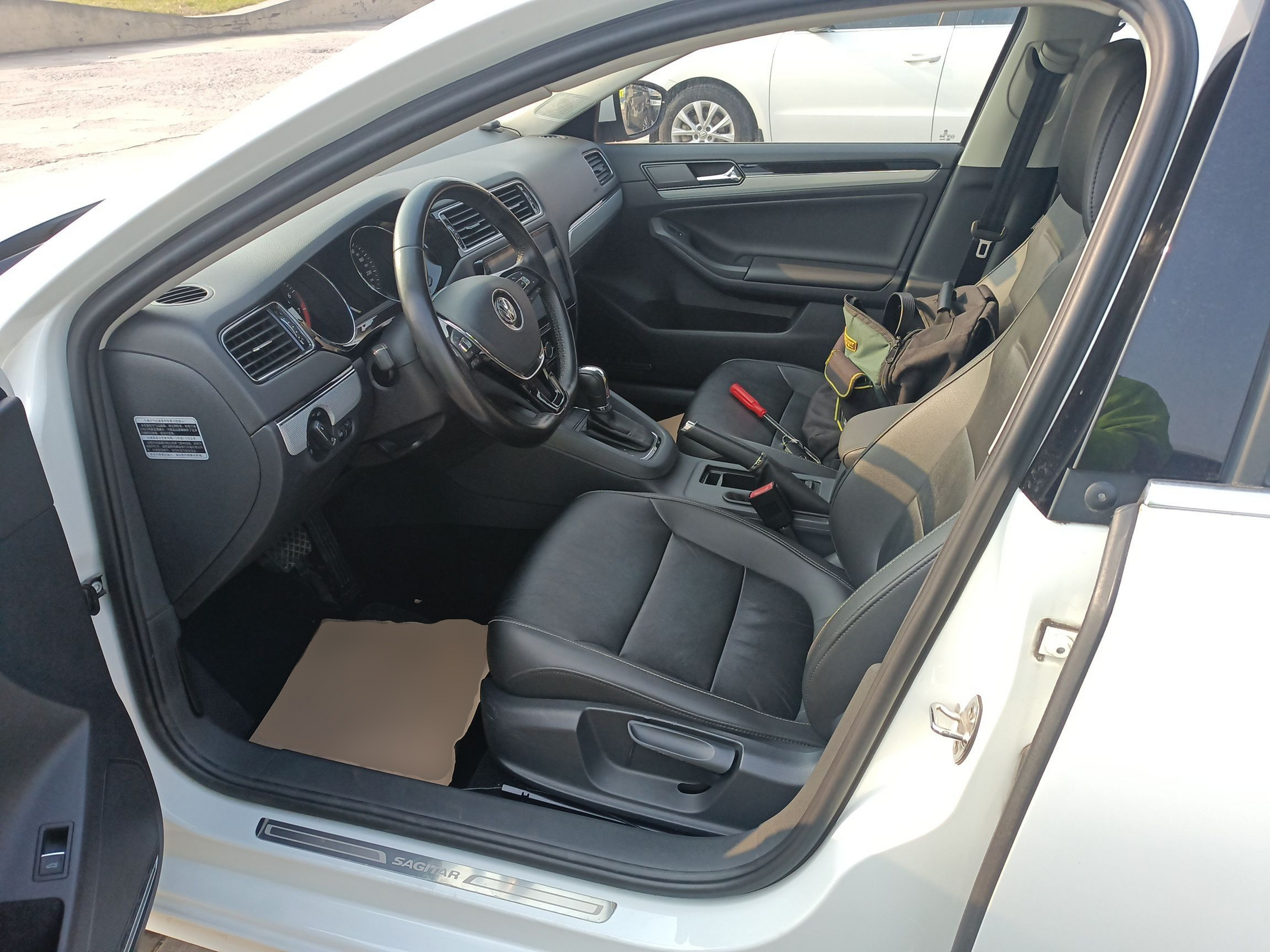 Переднее сиденье в автомобиле