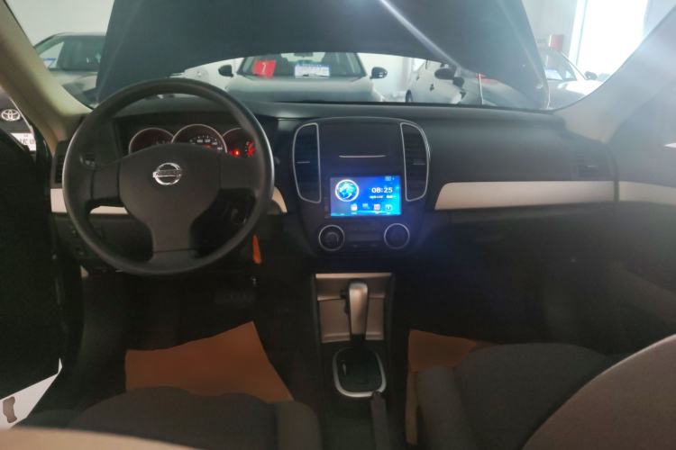 Used Nissan Sylphy 2016 Classic 1.6XE Automatic Leading Edition Center Console