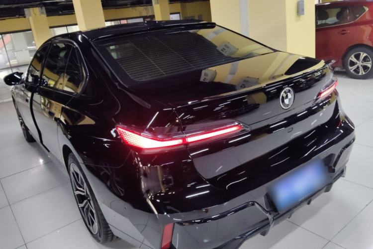 Used BMW 7 Series 2023 735Li M Sport Package Rear Left 45 Deg