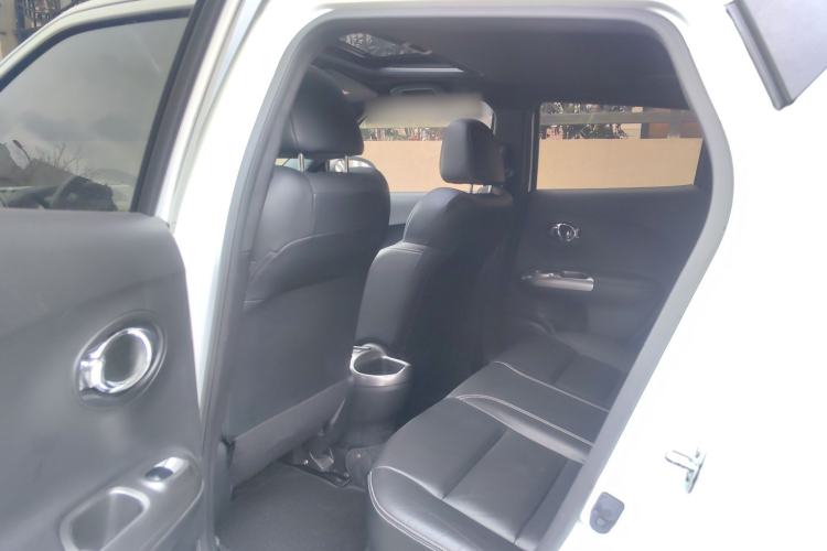 Used Infiniti ESQ 2014 1.6L Luxury Edition Interior 3