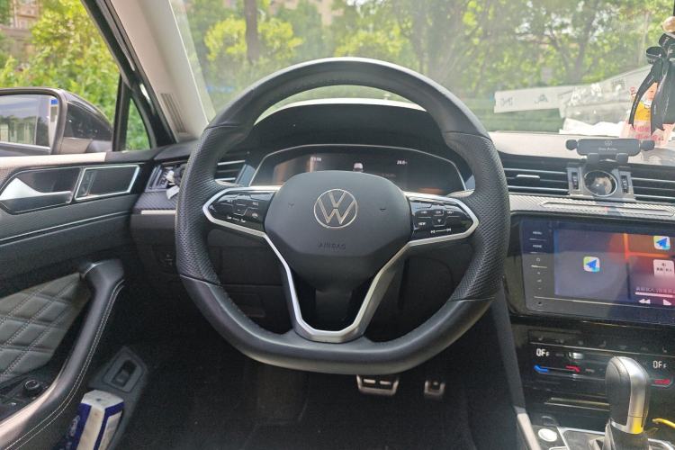 Used Volkswagen Magotan 2023 2 Million Units Limited Edition 330TSI DSG Leading Version
