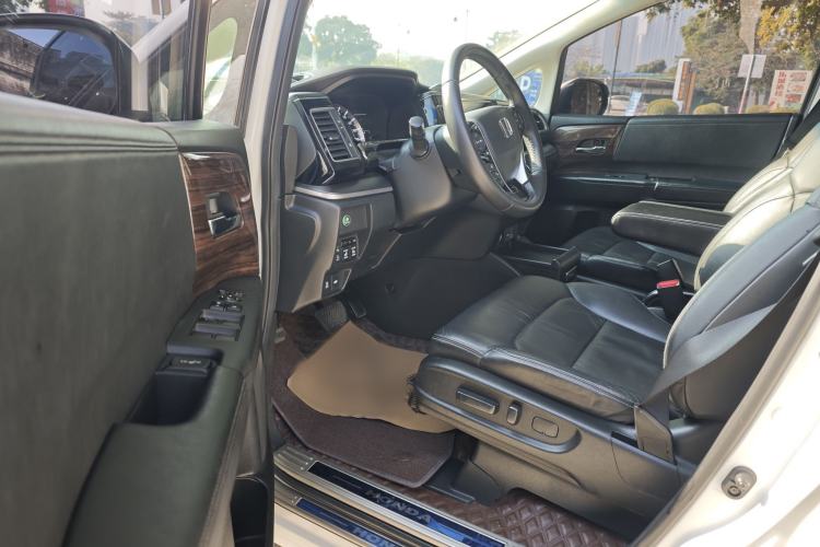 Used Honda Elysion 2016 2.4L Style Edition
